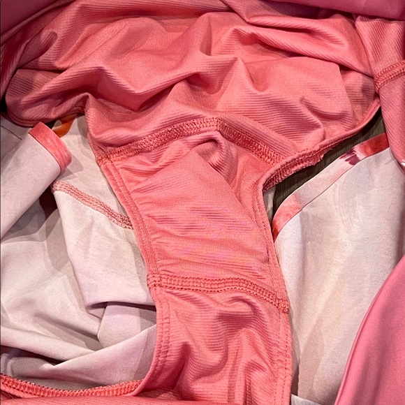 Athleta Run With It Pink and Red Patterned Athletic Running Shorts Size Large - Picture 10 of 15